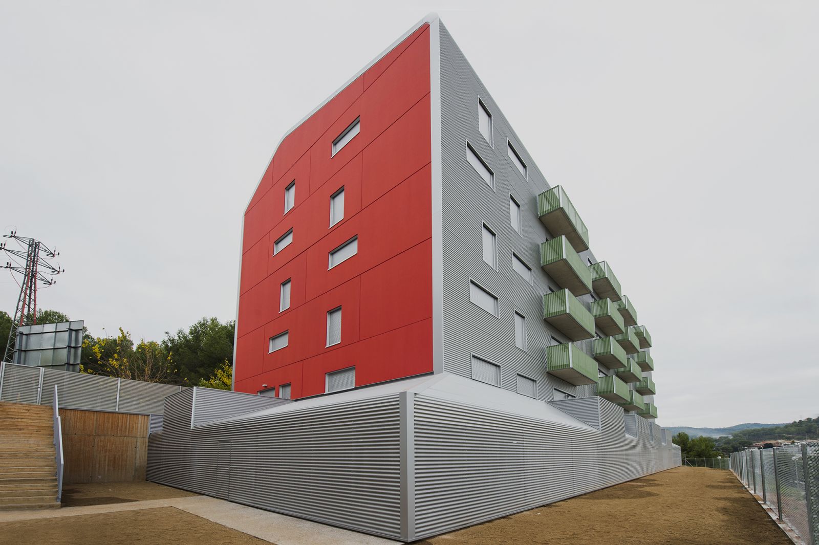 Sistema de fachada ventilada Eurohabitat - Vivendes VPO a Gavà